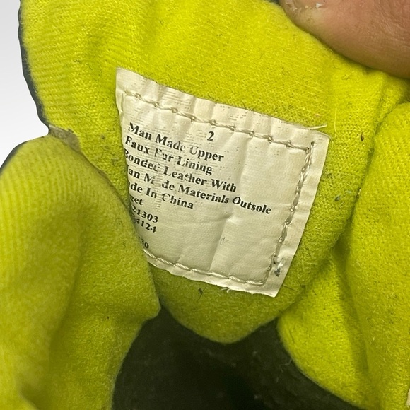 Size 2 Kids Black and Green Winter Boots - Picture 5 of 5